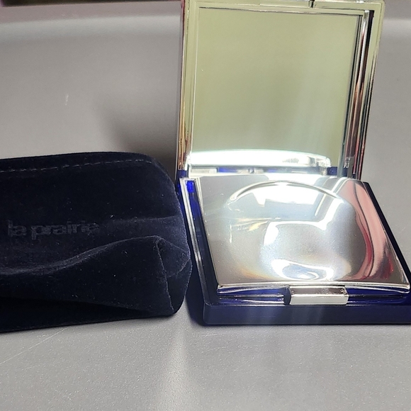 La Prairie Compact Powder - Picture 4 of 5